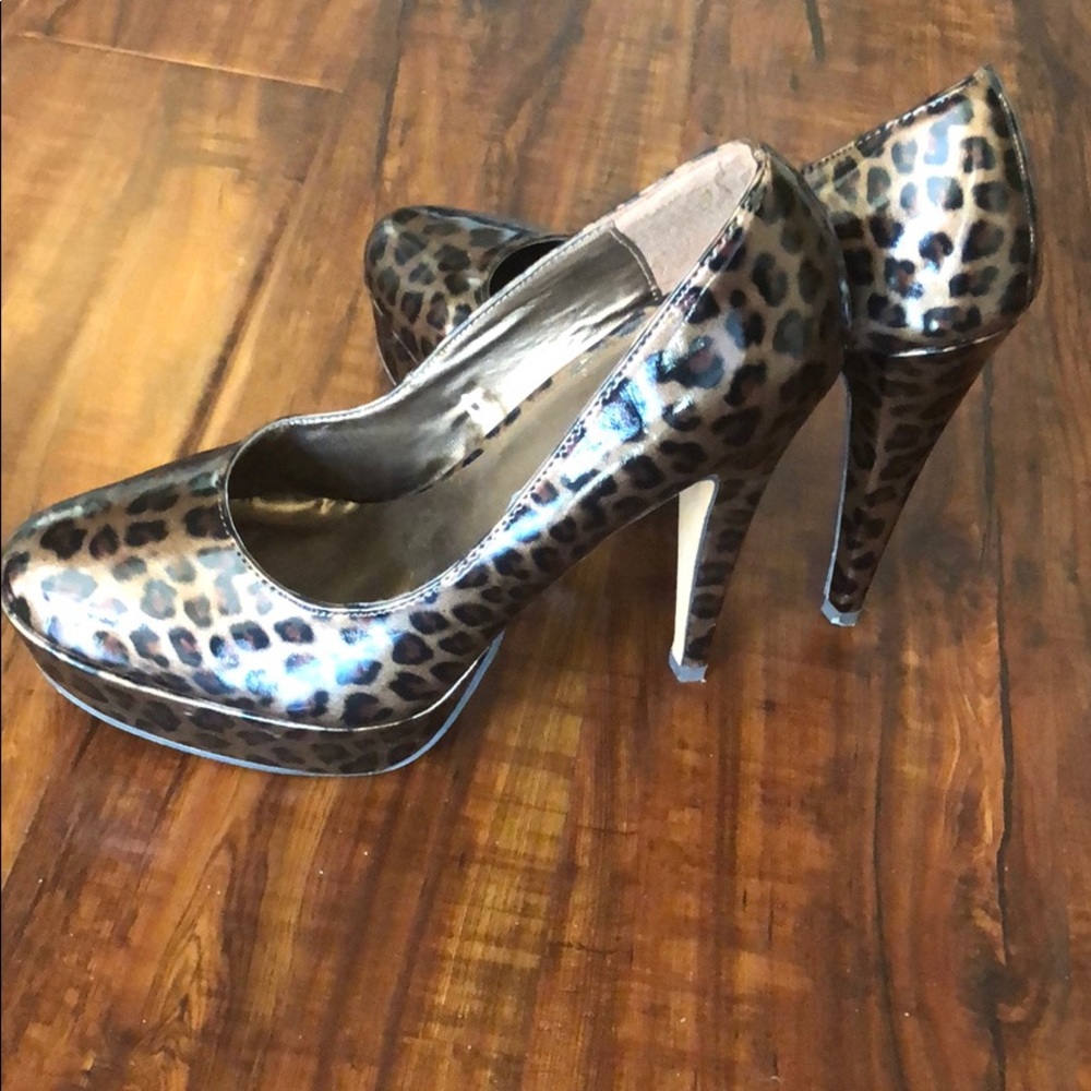 Shoes - Picture 4 of 6